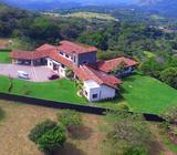 LOTE CON ABUNDANTE VEGETACIÓN EN EXCLUSIVO RESIDENCIAL VILLAS DEL ARROYO LA GUÁCIMA