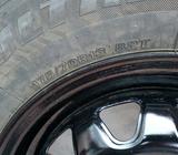 Llantas con Aros, Extintor Y Gata