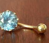 Topacio azul y anillo de vientre de oro 14k