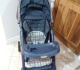 Coche con Silla de Bebé Y Base de Carro