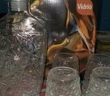 Botella con Vasos