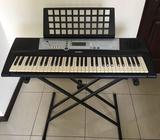 Teclado YAMAHA YPT200 con base incluida