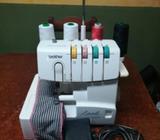 Máquina Overlock Brother
