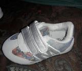 Se Venden Tenis de Niña Estado 9 de 10