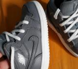 Tennia Nike Talla 22