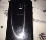 S7 Edge con Detalle en La Pantalla
