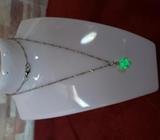 Collar/necklace verde luminoso brilla en la oscuridad