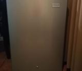 Refrigeradora Frigidaire Pequeña