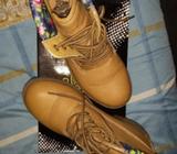 Un Par de Zapatos Y Una Grabadora Sankey