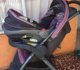 Coche con porta bebé y silla vibradora
