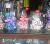 Arreglos con peluches y golosinas