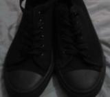 Se Venden Tennis Negras