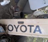 compuerta hilux toyota