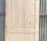 Puerta principal laurel