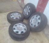 Juego de llantas de carro