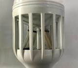 Bombillo LED mata insectos