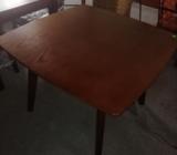 Mesa de Madera con Patas de Madera
